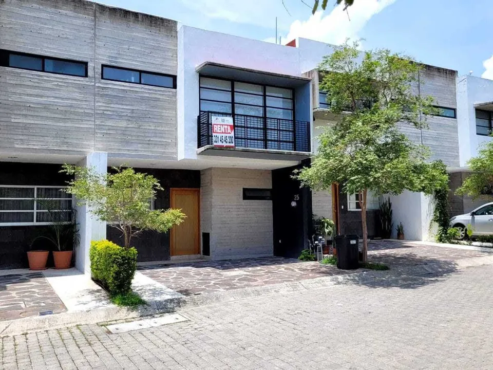 Casa en Renta en Punta de Otero, Zapopan con 3 Recámaras y Amenidades Privadas