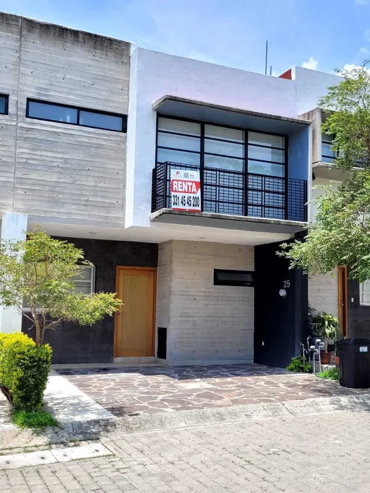 Foto 3 de Casa en Renta en Punta de Otero, Zapopan con 3 Recámaras y Amenidades Privadas