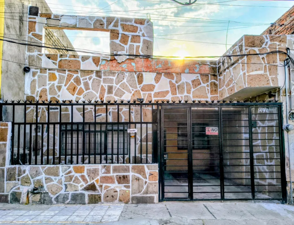 Casa con 2 departamentos en venta