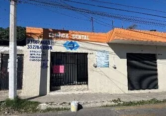Casa  con 3 locales comerciales en Colonia Benito Juárez Auditorio