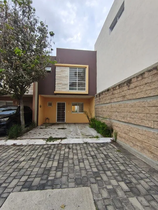 CASA EN VENTA-PARQUES DEL BOSQUE
