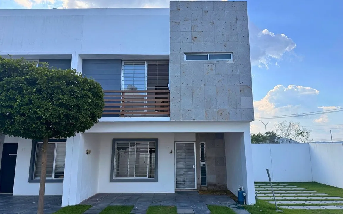 Casa en renta dentro de coto privado en Trento Residencial, Zapopan
