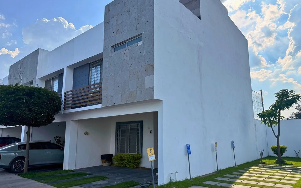 Foto 2 de Casa en renta dentro de coto privado en Trento Residencial, Zapopan