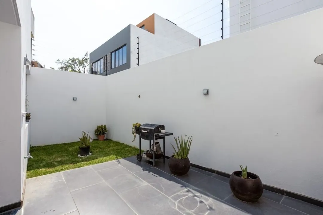 Foto 7 de Dentro de coto , Con 4 niveles, con roof garden y sótano, dentro de coto