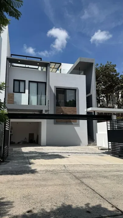 CASA EN VENTA EN BUGAMBILIAS SEGUNDA SECCIÓN