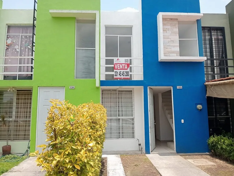 Casa en Venta en Parques de Tesistán, Zapopan en Coto con Seguridad y Terraza