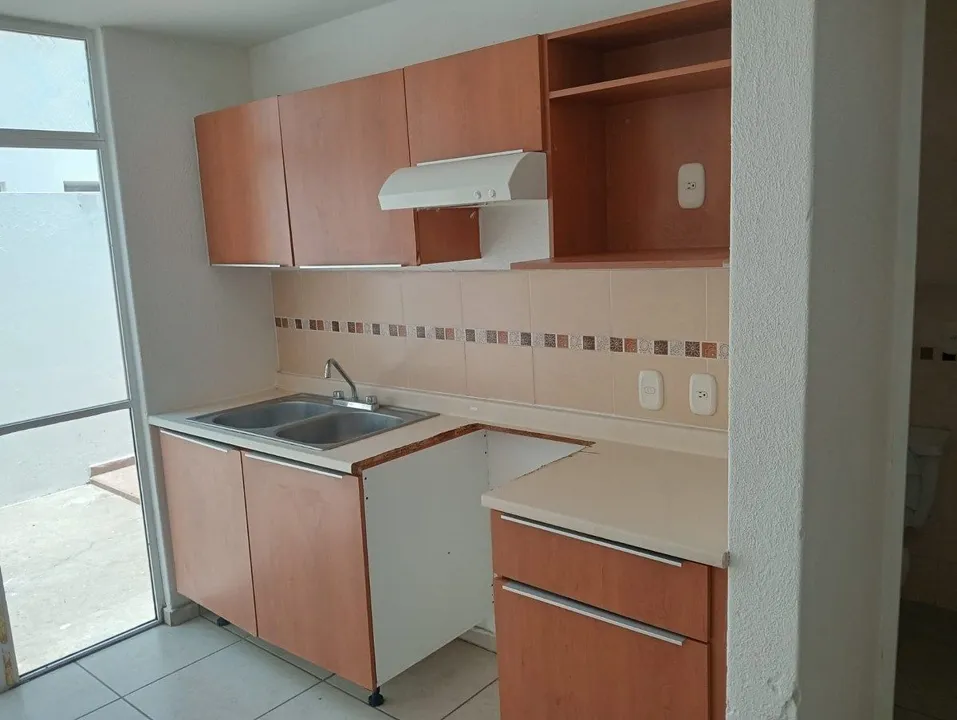 Foto 2 de Casa en Venta en Parques de Tesistán, Zapopan en Coto con Seguridad y Terraza