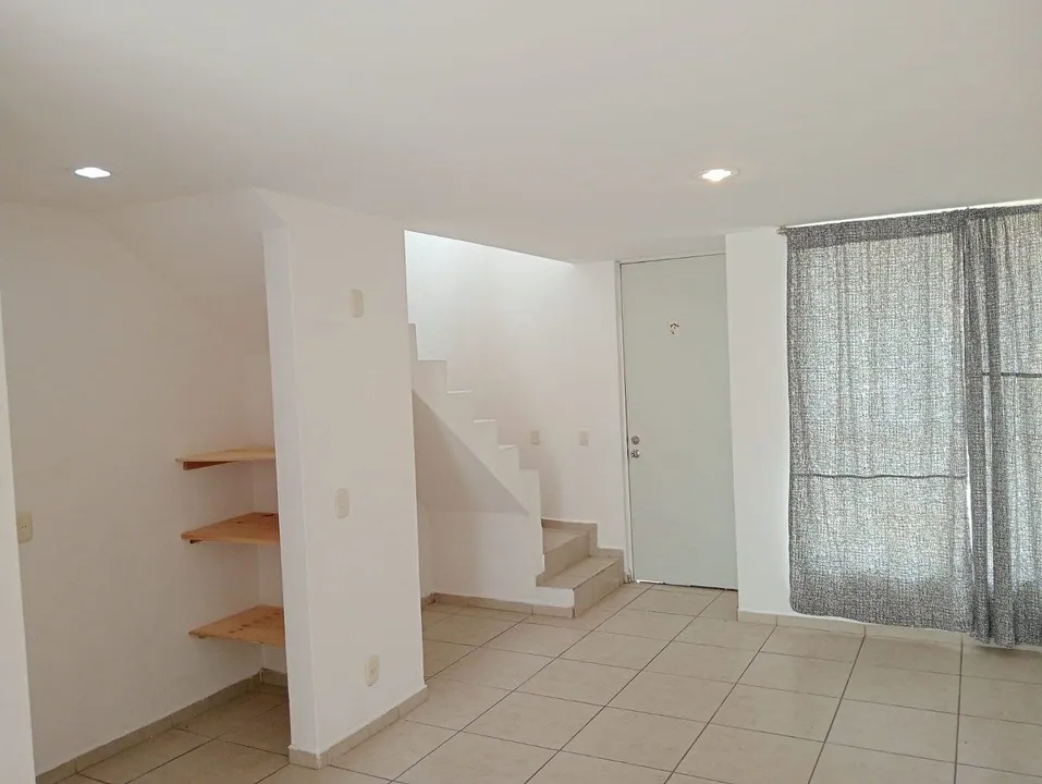 Foto 3 de Casa en Venta en Parques de Tesistán, Zapopan en Coto con Seguridad y Terraza