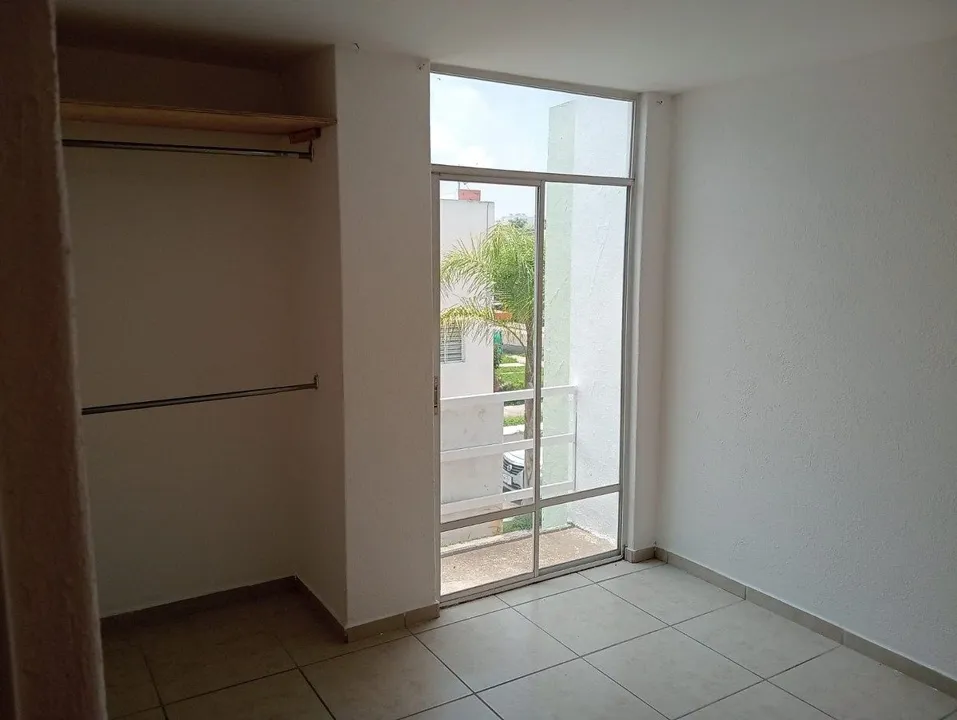 Foto 5 de Casa en Venta en Parques de Tesistán, Zapopan en Coto con Seguridad y Terraza
