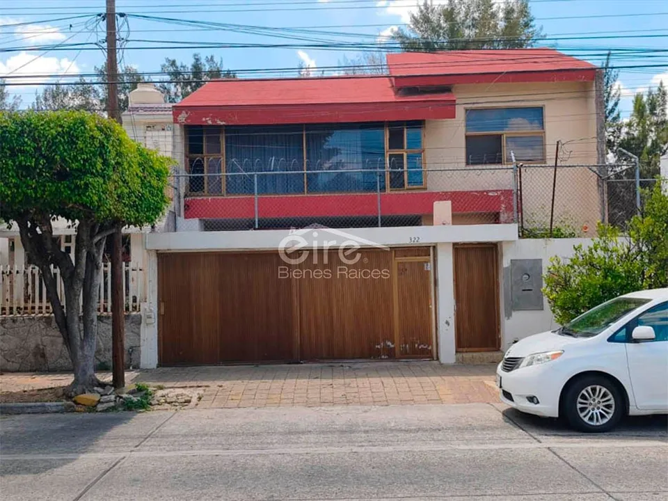 Casa en Venta en Camino Real - Santa Teresa de Jesús | 6 Recámaras y Jardín — 6