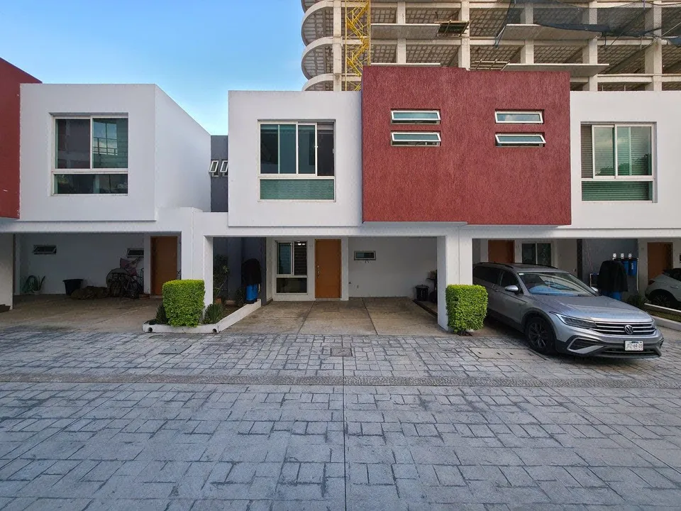 Casa en Venta dentro de coto en Ciudad Granja, Zapopan