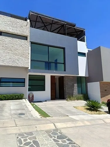 Casa DE OPORTUNIDAD en Venta en Valle Imperial, coto Austriaco, Zapopan, Jalisco