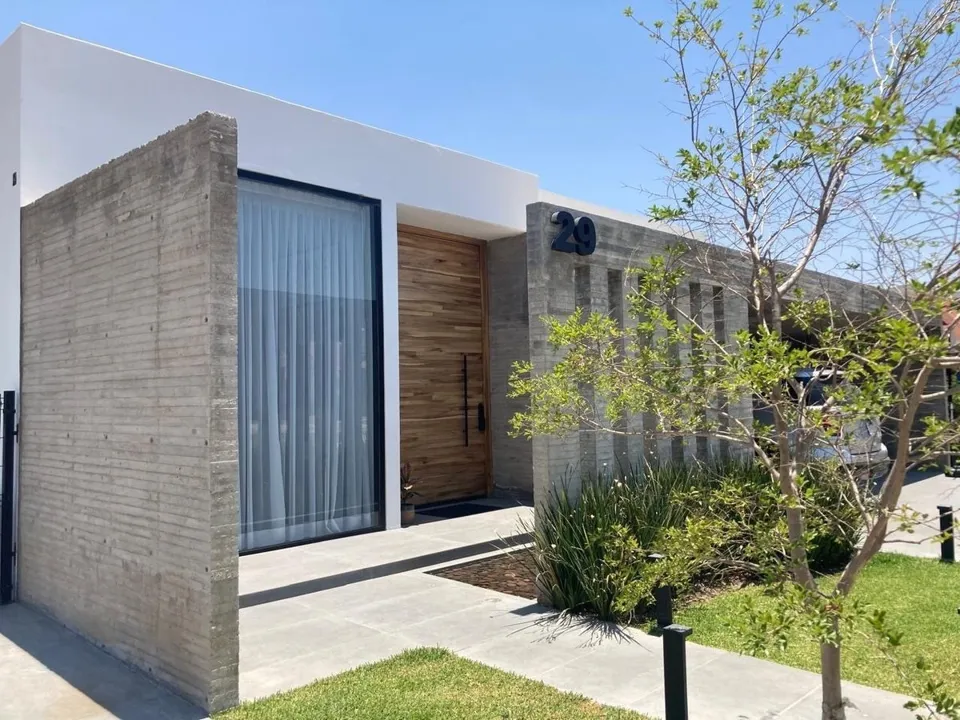 Preciosa Residencia en Venta, Rancho Santa Anita.
