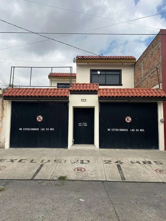 AMPLIA CASA CERCA DE AV. JAVIER MINA, GUADALAJARA