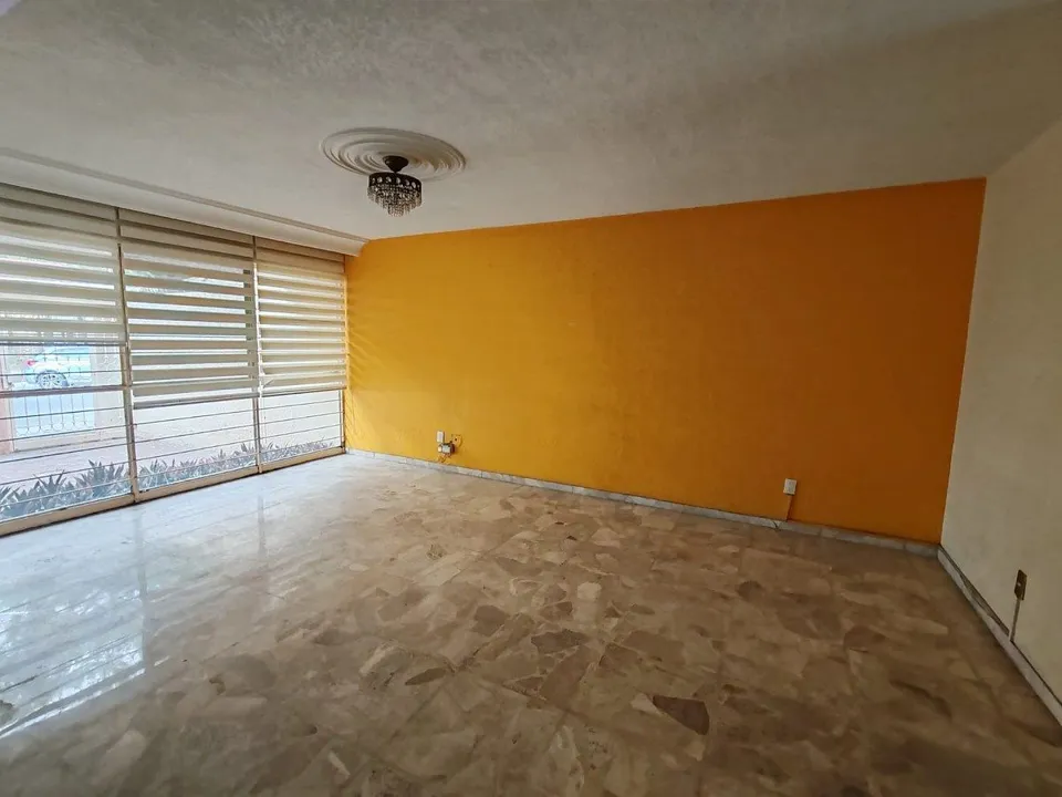 Foto 5 de Amplia residencia en venta en Residencial Victoria, a espaldas de Plaza del Sol