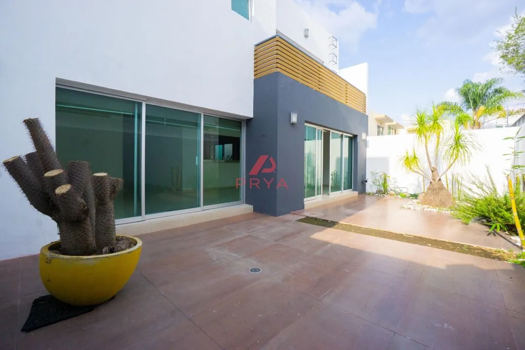 Foto 2 de Casa en Renta en Olivos Residencial, Zapopan | 4 Recámaras, Frente a Casa Club