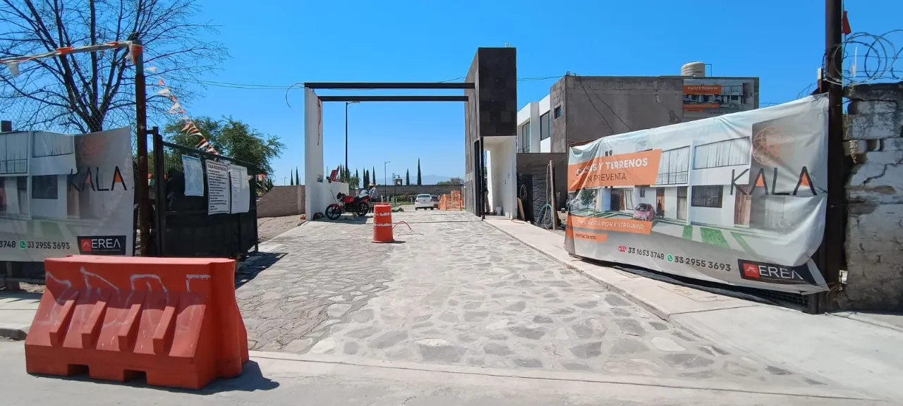 Terreno en venta en Calle Independencia, Santa María Tequepexpan, San Pedro Tlaquepaque