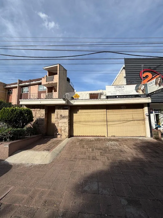 CASA CON USO DE SUELO EN VENTA EN AV TOPACIO
