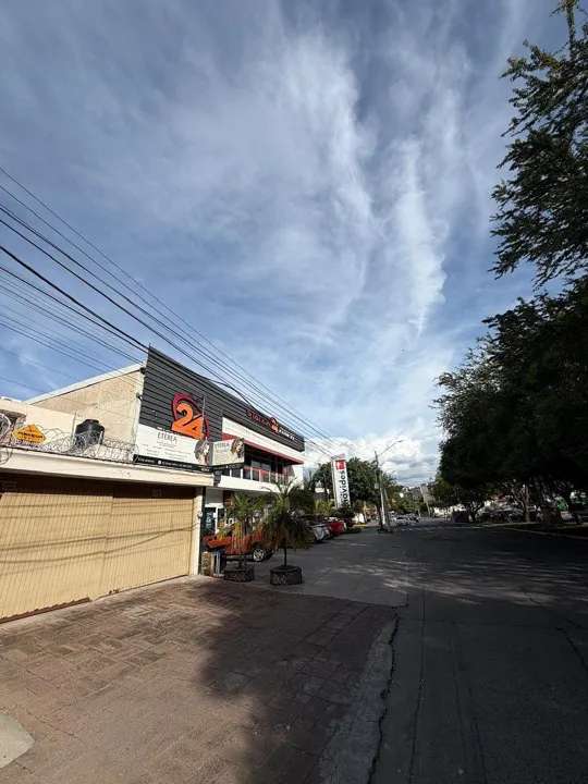 Foto 2 de CASA CON USO DE SUELO EN VENTA EN AV TOPACIO