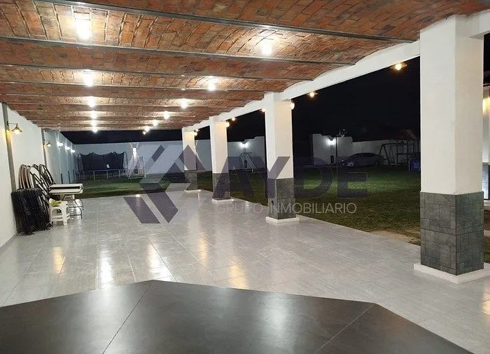 CASA PARA HABITAR O PARA OFICINAS EN RENTA EN EL REFUGIO DEL VALLE