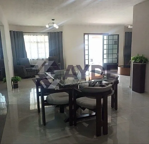 Foto 2 de CASA PARA HABITAR O PARA OFICINAS EN RENTA EN EL REFUGIO DEL VALLE