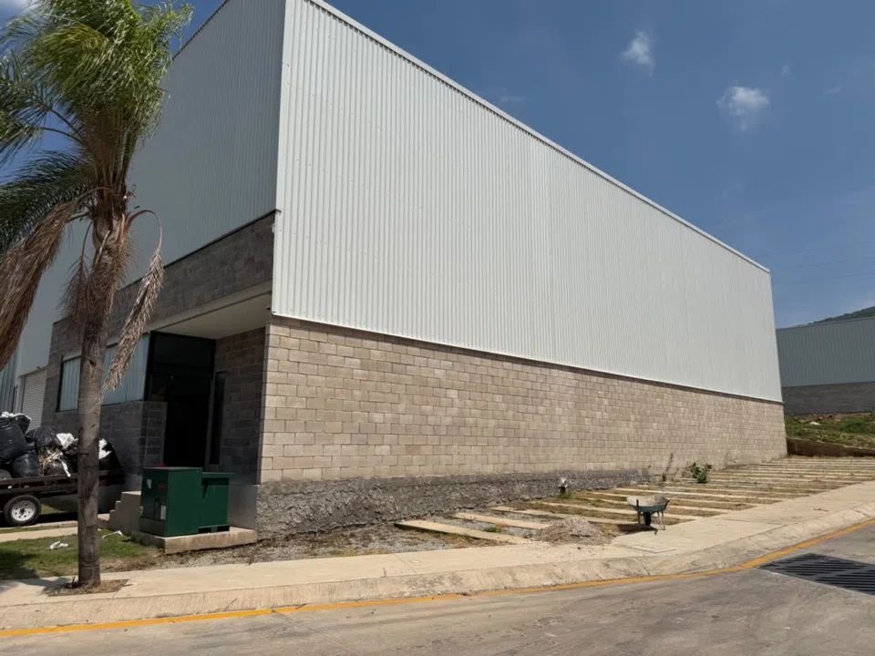 Foto 7 de Bodega industrial en renta en Tlajomulco de Zúñiga con andén de carga |