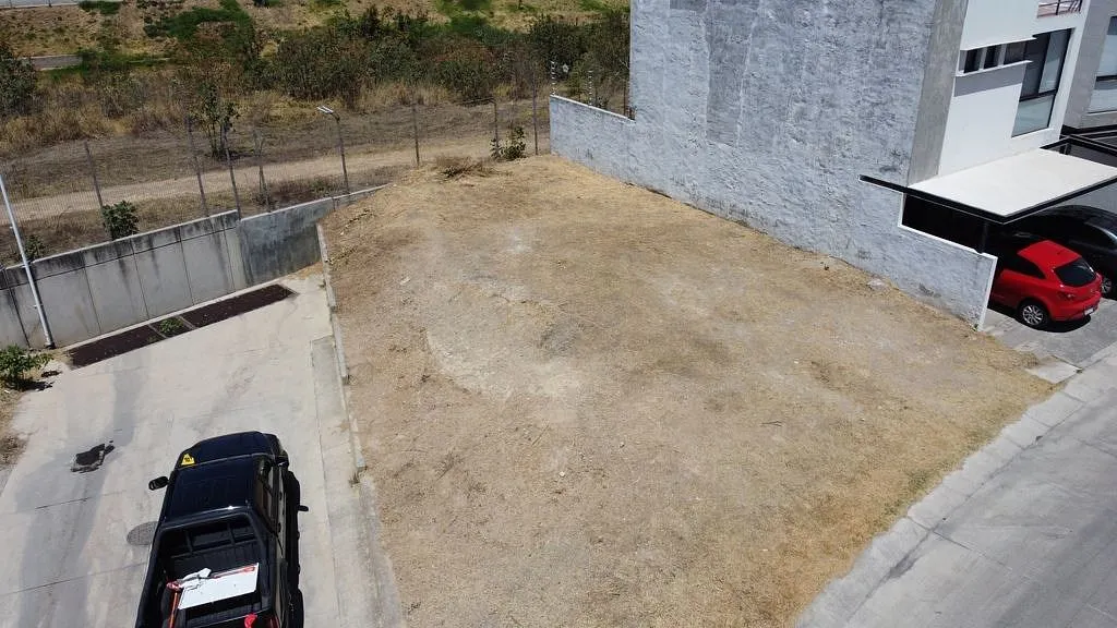 Foto 3 de Oportunidad de terreno en venta en Madeiras I