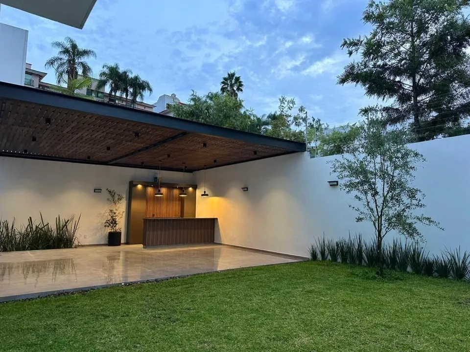 Foto 5 de Residencia de lujo en Venta sobre Av. Naciones Unidas, Opción a 4 rec.