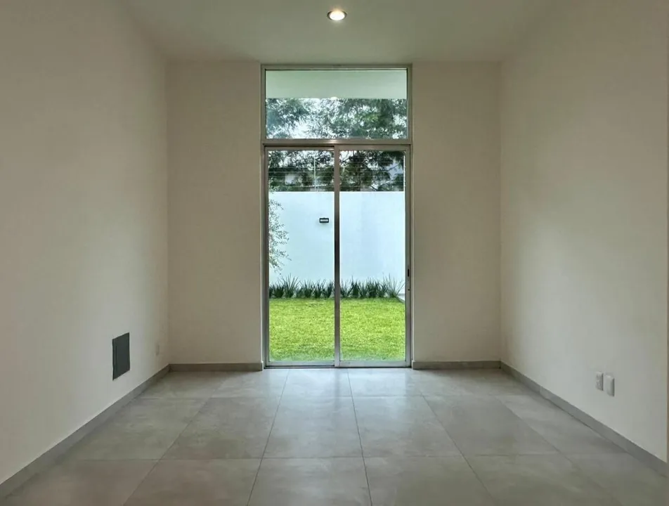 Foto 7 de Residencia de lujo en Venta sobre Av. Naciones Unidas, Opción a 4 rec.