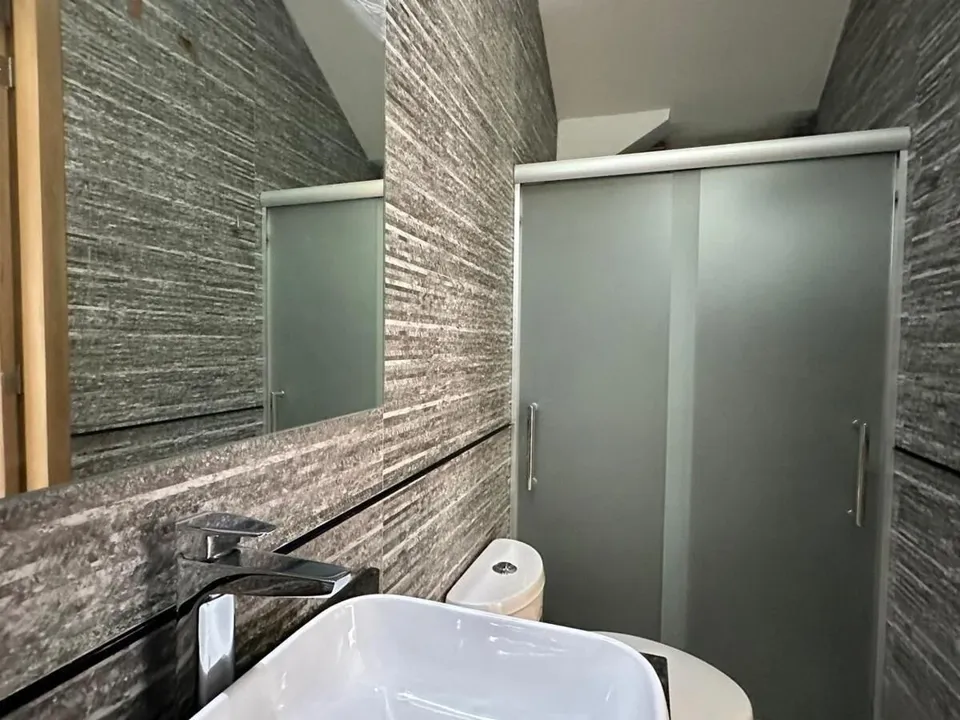 Foto 8 de Residencia de lujo en Venta sobre Av. Naciones Unidas, Opción a 4 rec.