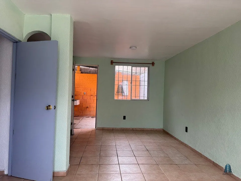 Foto 2 de Casa en renta en coto en Jardines de Miraflores