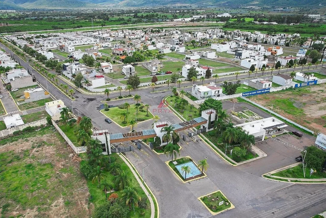 Foto 3 de Terreno en Venta en Valle de las Flores, Tlajomulco de Zuñiga