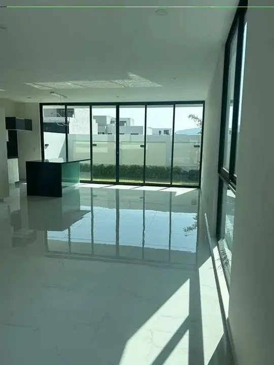 Foto 2 de RESIDENCIA NUEVA EN COTO ACACIA, PARQUES VALLARTA