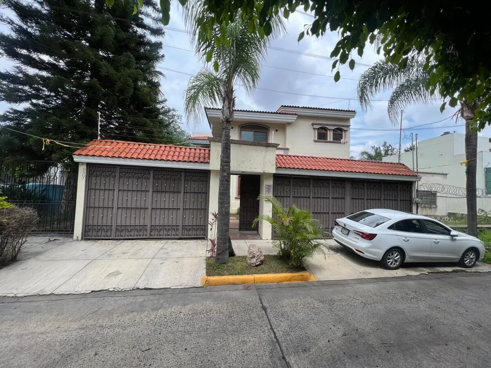 CASA EN VENTA EN CHAPALITA