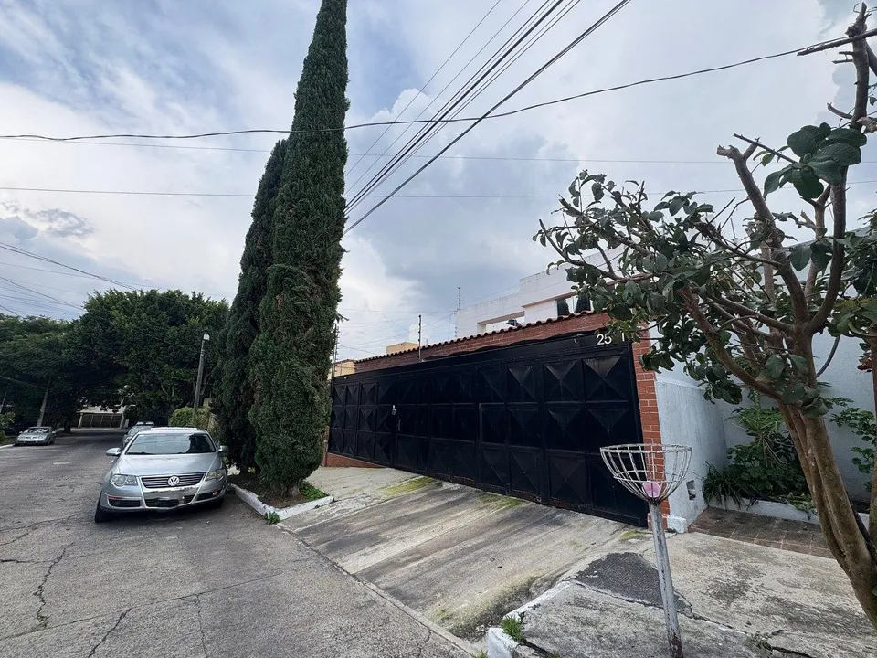 Amplia Casa de 1 nivel con alberca en Col Italia Providencia