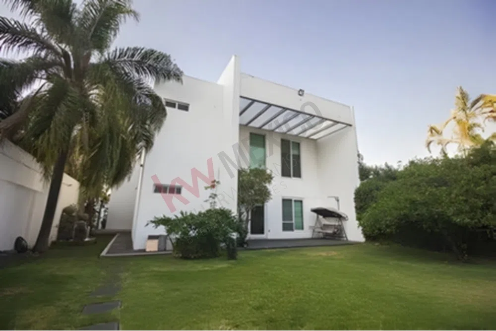 Casa de lujo en Venta con Alberca y estilo contemporáneo en Las Fuentes, Zapopan, Jalisco