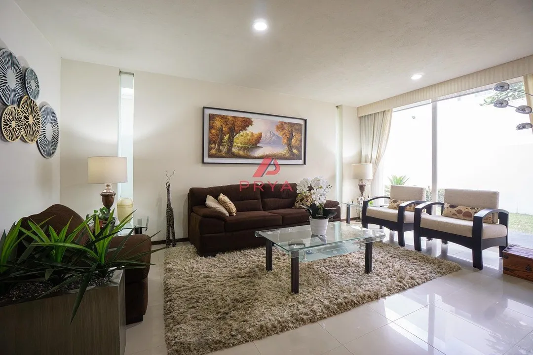 Foto 2 de Casa en Renta en Valle Real Zapopan | 4 Recámaras con Suite en Planta Baja