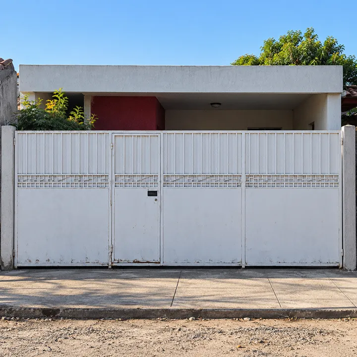 CASA EN VENTA Parques Santa Cruz, Tlaquepaque.