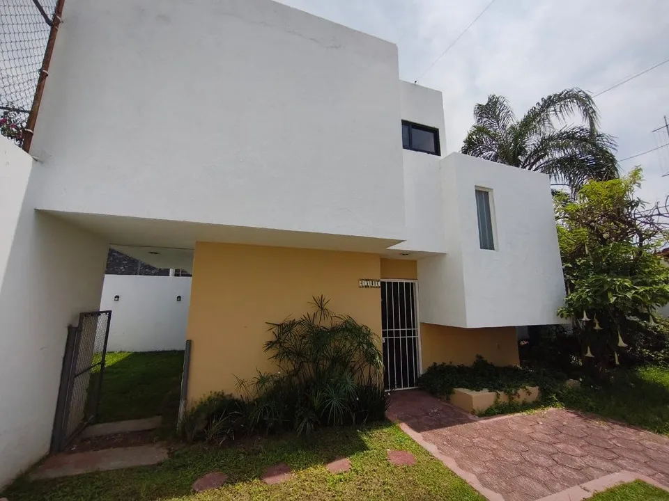 Foto 2 de Casa en Renta en Jardines del Sol, coto privado con jardín
