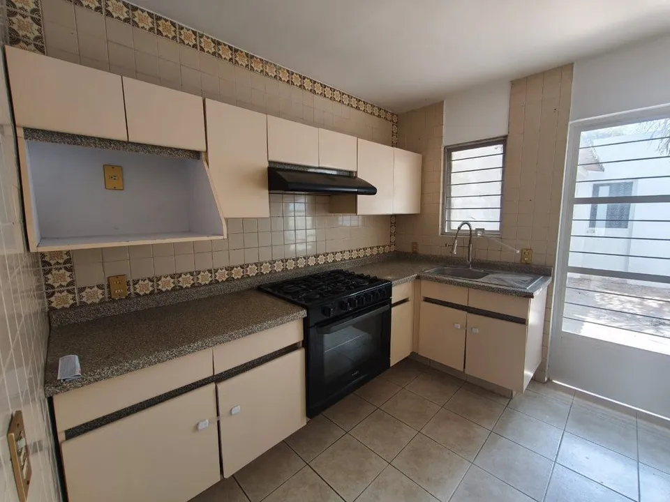 Foto 9 de Casa en Renta en Jardines del Sol, coto privado con jardín