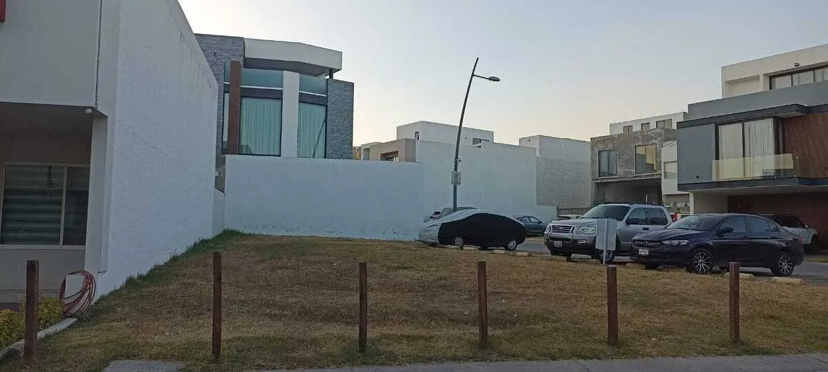 Terreno en venta coto enfrente  del Parque Metropolitano.