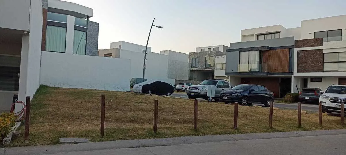 Foto 2 de Terreno en venta coto enfrente  del Parque Metropolitano.