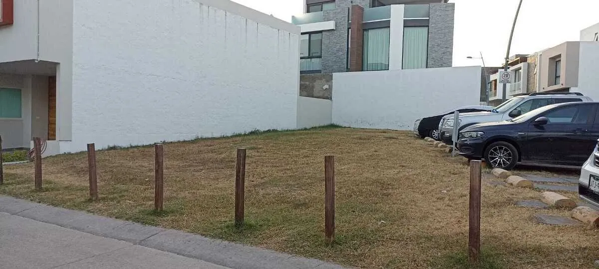 Foto 5 de Terreno en venta coto enfrente  del Parque Metropolitano.