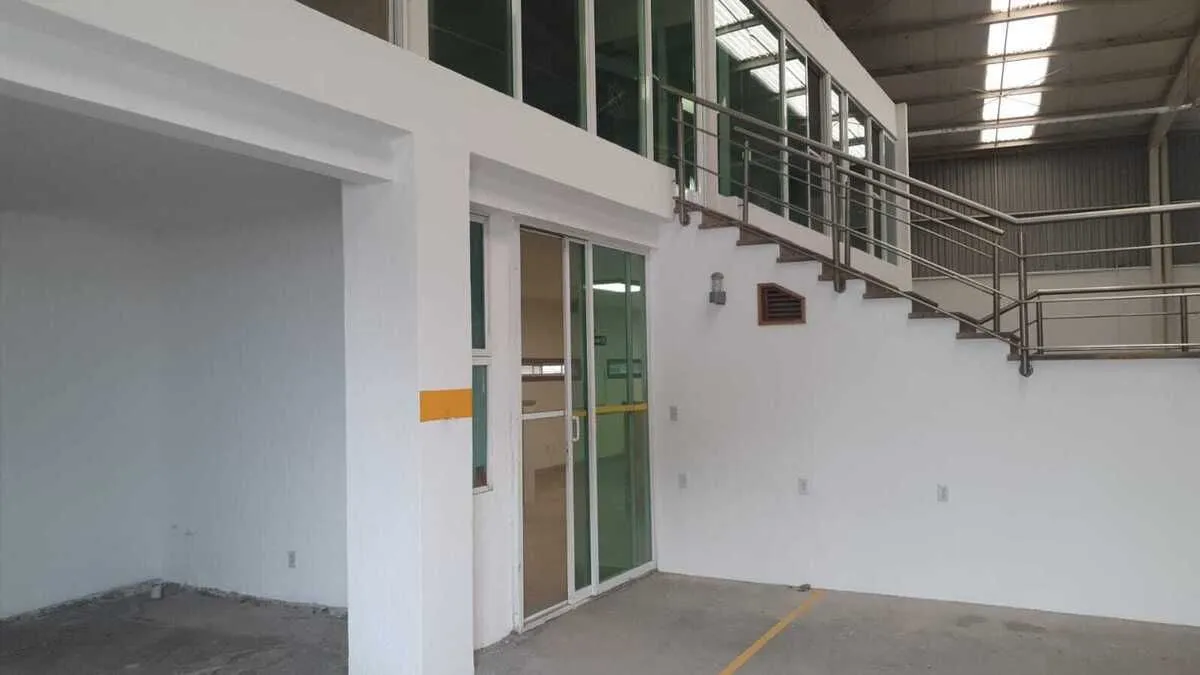 Foto 4 de Bodega en renta!!   frente al Aeropuerto de Guadalajara.