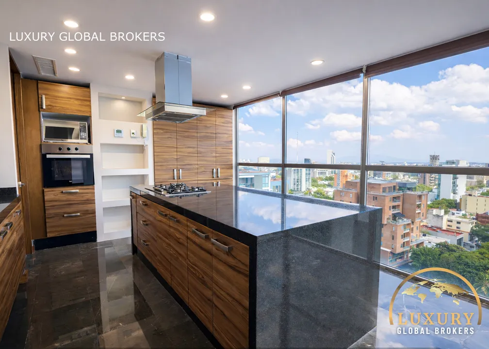 Foto 4 de Lujoso Departamento de 2 Niveles en Colonia Americana, Guadalajara. En Venta