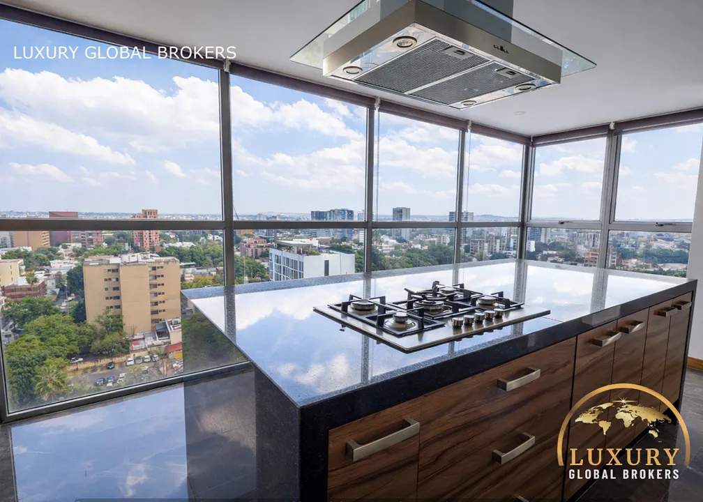 Foto 5 de Lujoso Departamento de 2 Niveles en Colonia Americana, Guadalajara. En Venta