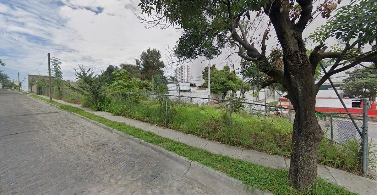 Foto 2 de TERRENO EN ESQUINA tres frentes  EN VENTA  658 m²  GRAN POTENCIAL DE DESARROLLO-
