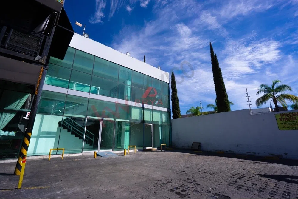 Foto 2 de Local comercial en renta en Av. Guadalupe Zapopan 292 m² Plaza Cibeles.