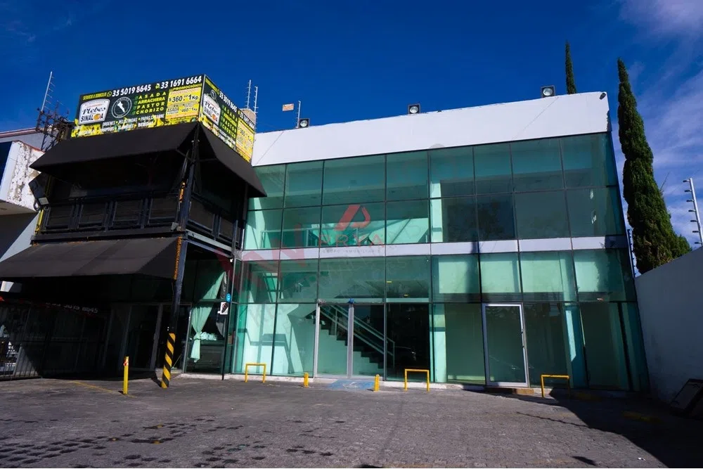 Foto 4 de Local comercial en renta en Av. Guadalupe Zapopan 292 m² Plaza Cibeles.