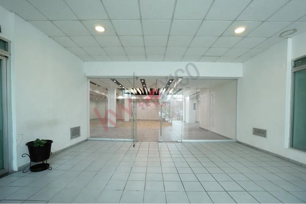 Foto 5 de Local comercial en renta en Av. Guadalupe Zapopan 292 m² Plaza Cibeles.